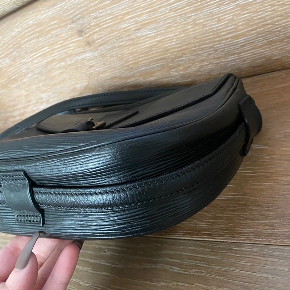 Authentic Louis Vuitton crossbody ❌SOLD❌ - Picture 10 of 16